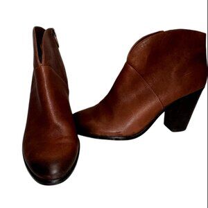Vince Camuto Franell Burnished Leather Booties Size 10M